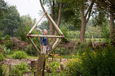 Vrouw in octaeder.jpg